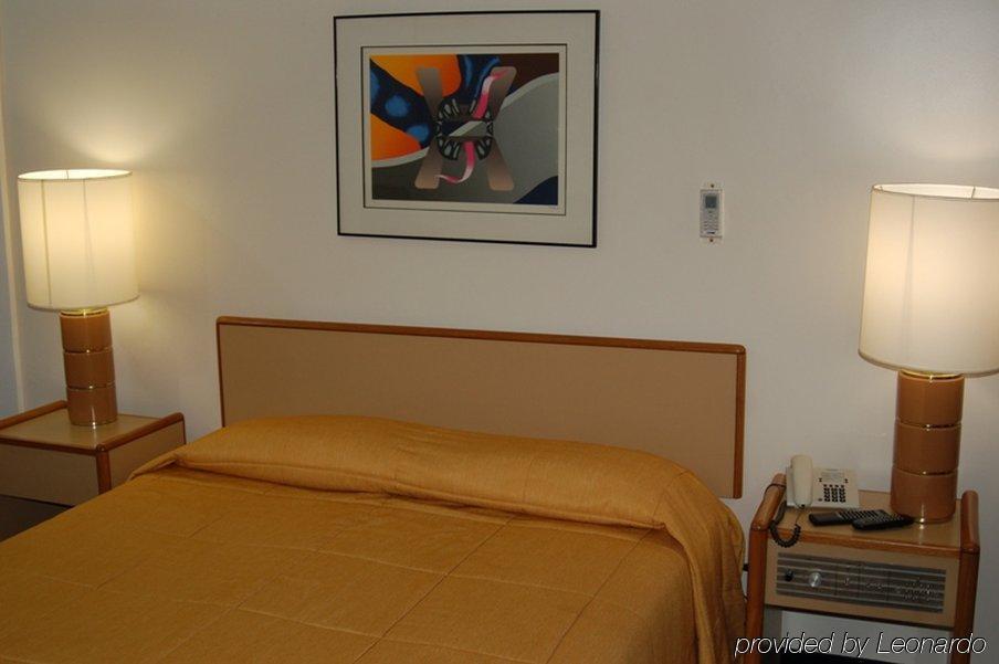 Like Ue Hotel Гоянія Номер фото