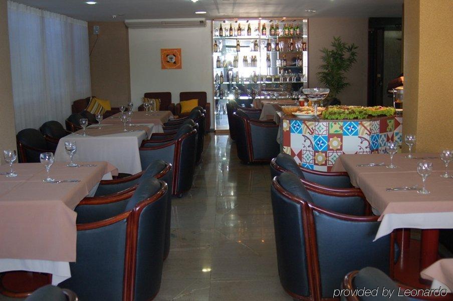 Like Ue Hotel Гоянія Ресторан фото